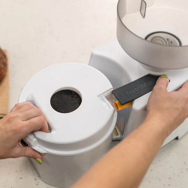 Nutrimill Impact Grain Mill (SOBRE PEDIDO)